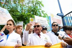 medicos-dominicanos-van-al-paro-contra-administradoras-de-riesgos