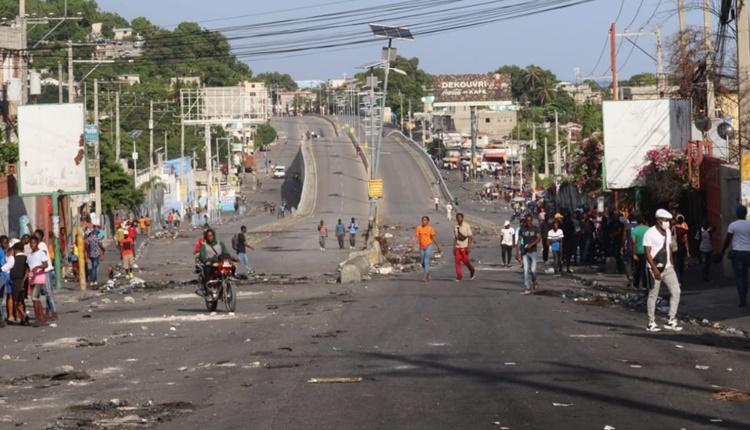 crisis-de-haiti-envia-a-mil-700-empleados-al-paro