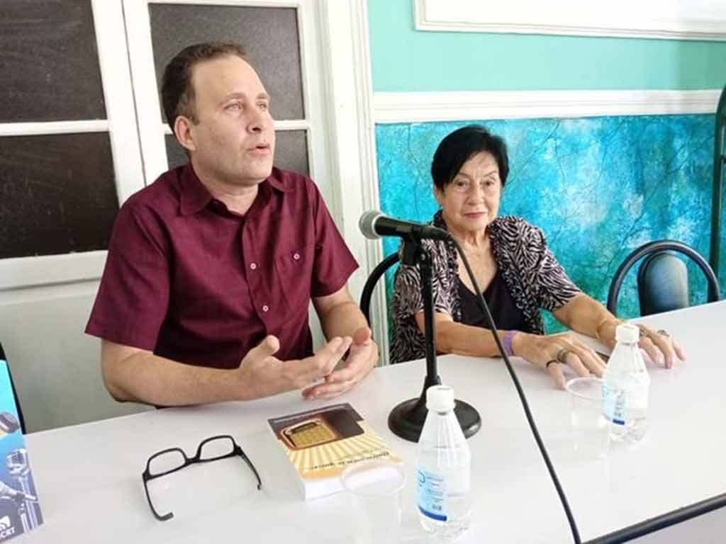 Presentacion-del-libro-sobre-Alberto-Luberta-en-Caibarién,-Villa-Clara