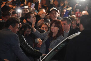 vinculan-a-politicos-y-ultraderechistas-con-atentado-en-argentina