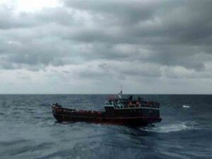 rescatan-en-aguas-de-vietnam-a-303-srilankeses-de-buque-averiado