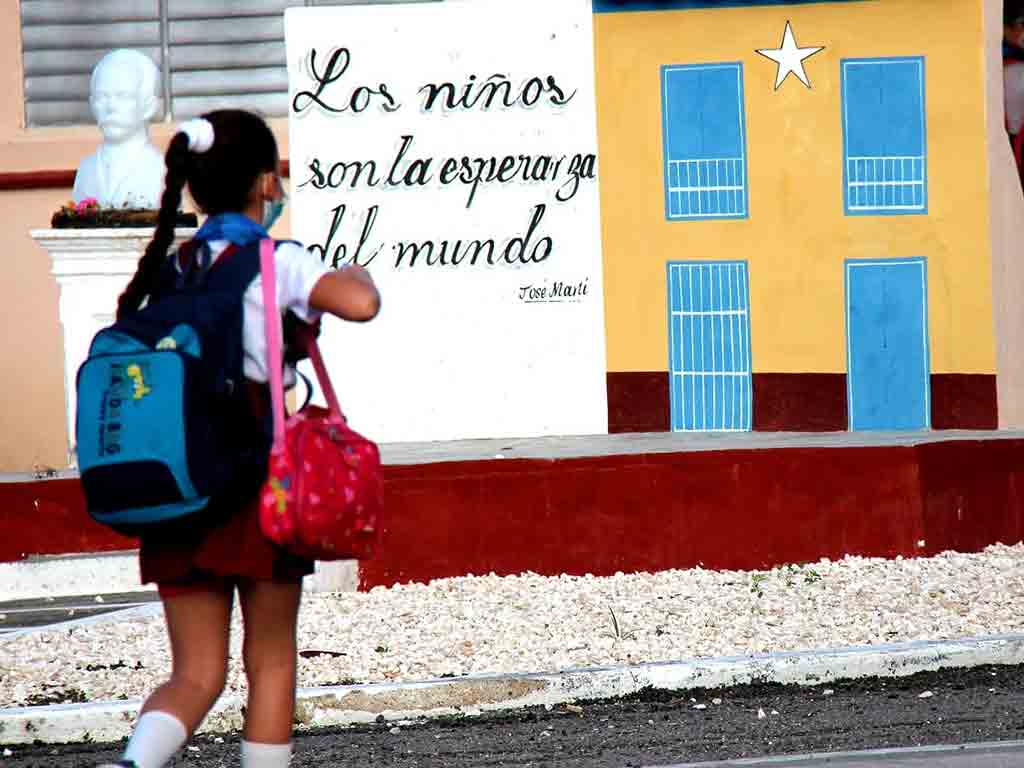 vuelve-la-alegria-a-los-centros-educacionales-de-cuba