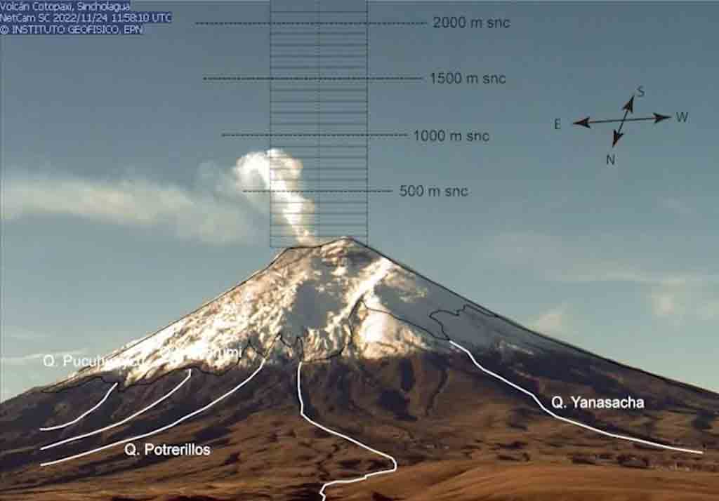 volcan-cotopaxi-de-ecuador-emite-cenizas