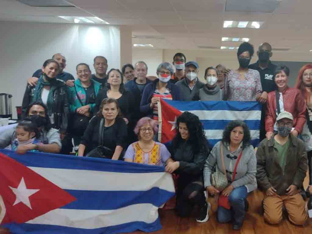 cubanos-residentes-en-mexico-contra-el-bloqueo-de-eeuu-a-su-pais