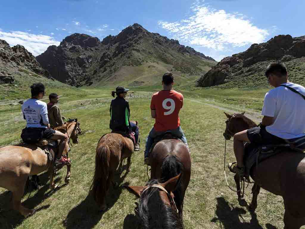 presentaran-en-mongolia-borrador-de-ley-para-desarrollo-de-turismo