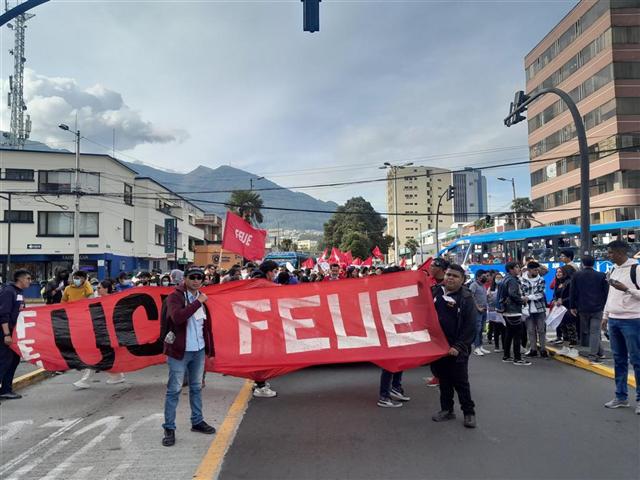 educacion-de-calidad-exigen-en-las-calles-universitarios-de-ecuador