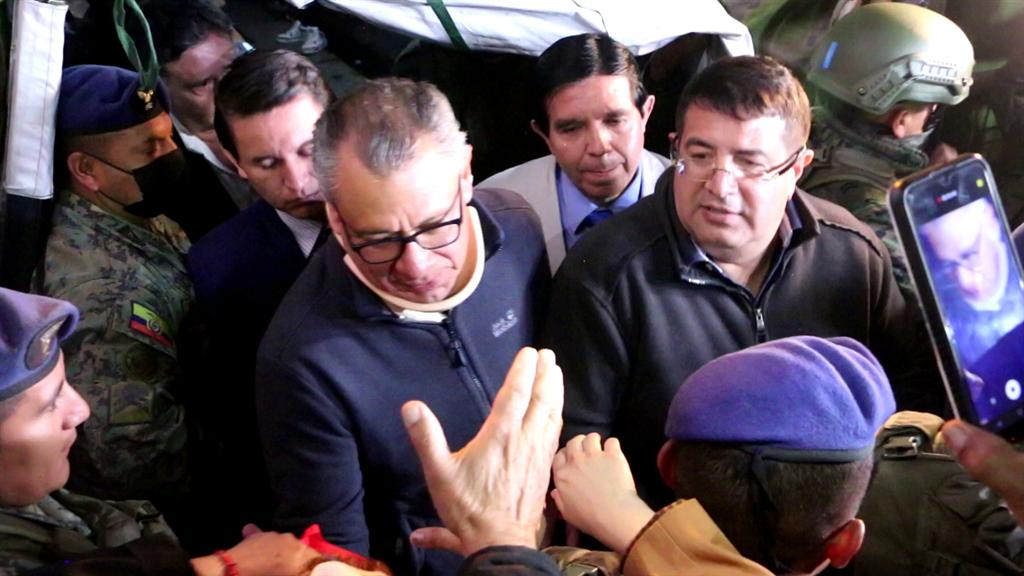 gobierno-y-procuraduria-de-ecuador-buscan-revocar-libertad-de-glas