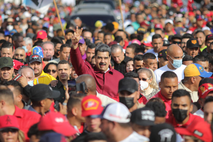 Maduro chavez homenaje