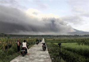 Monte Semeru Indonesia evacuación