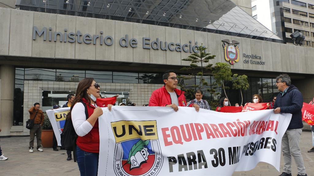 ecuador docentes protestas presupuesto
