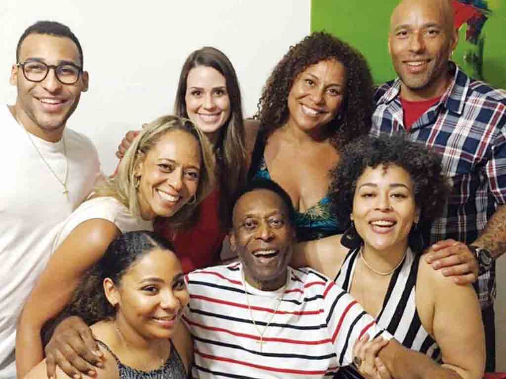 te-amamos-infinitamente-escribio-la-familia-en-homenaje-a-pele