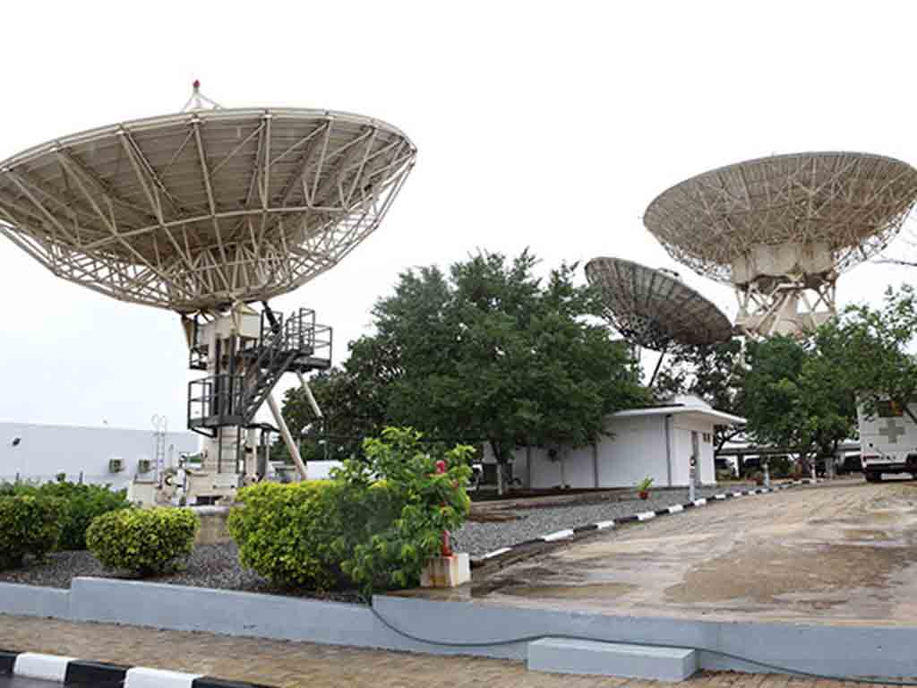 angola-con-centro-de-control-de-satelites