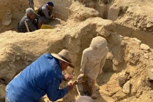 descubren-en-egipto-momia-y-tumbas-de-la-v-y-vi-dinastias
