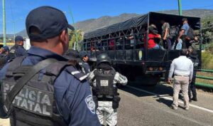 hacinados-en-chiapas-mexico-250-migrantes-en-un-camion