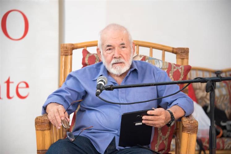 escritor y crítico Jorge Bermúdez