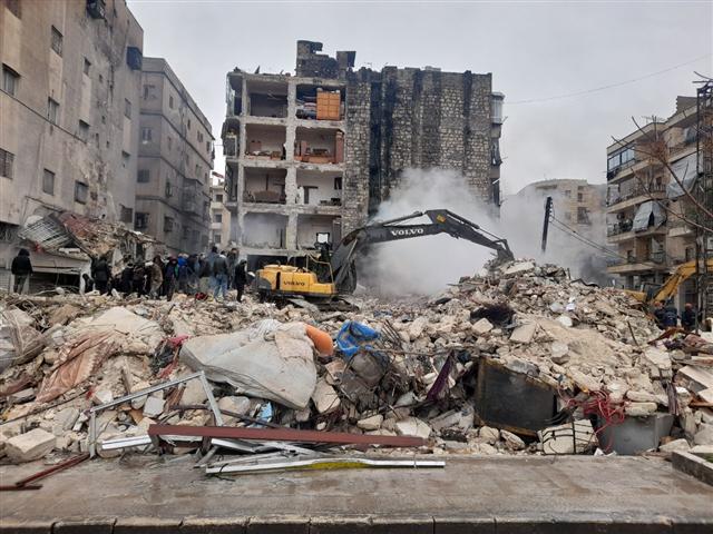 confirman-mas-de-mil-muertos-por-terremoto-en-siria