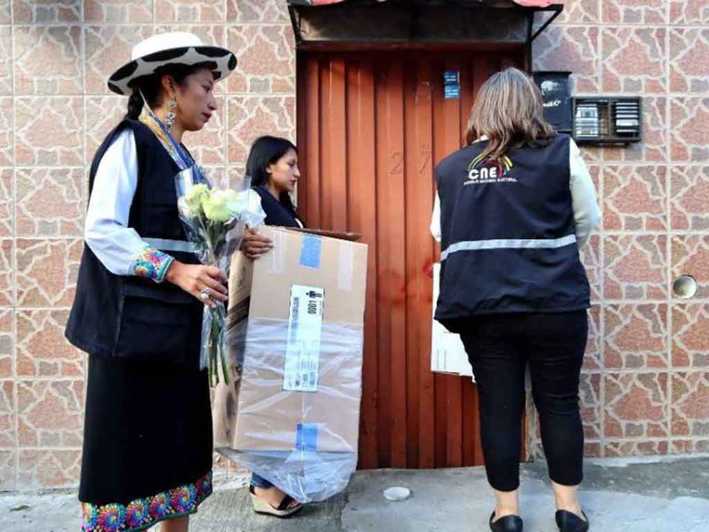 voto-en-casa-abre-segunda-jornada-electoral-anticipada-en-ecuador