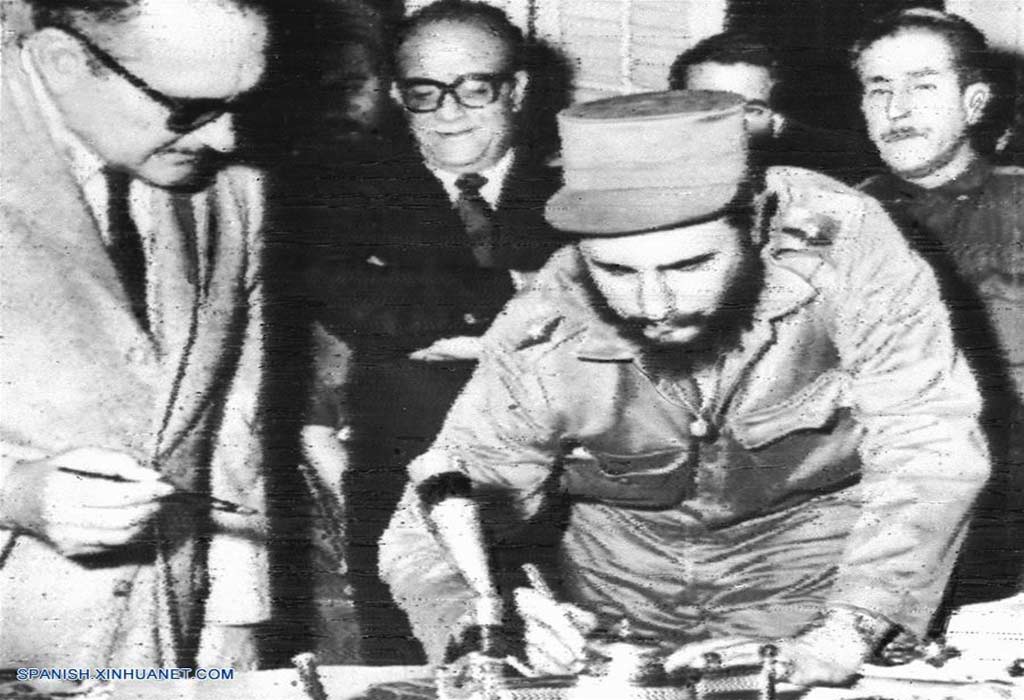 fidel-firma-primer-ministro