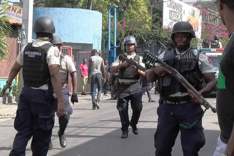 policia-de-haiti-visita-embajadas-tras-incidentes-en-protestas