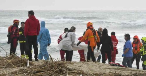 continua-al-sur-de-italia-busqueda-de-migrantes-victimas-de-naufragio