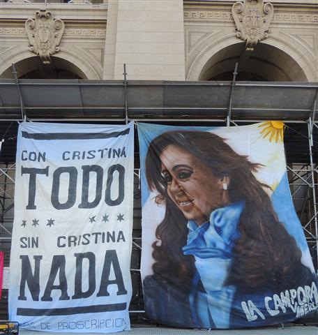  piden-renuncia-de-jueces-y-fin-de-agresion-a-vicepresidenta-argentina