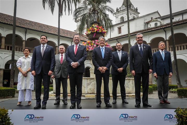  presidente-de-ecuador-recibe-apoyo-de-costa-rica-dominicana-y-panama