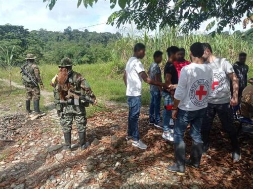 grupo-armado-colombiano-entrega-a-siete-personas-a-la-cicr