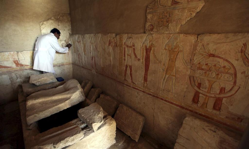 descubren-mas-de-dos-mil-cabezas-de-carnero-en-templo-egipcio