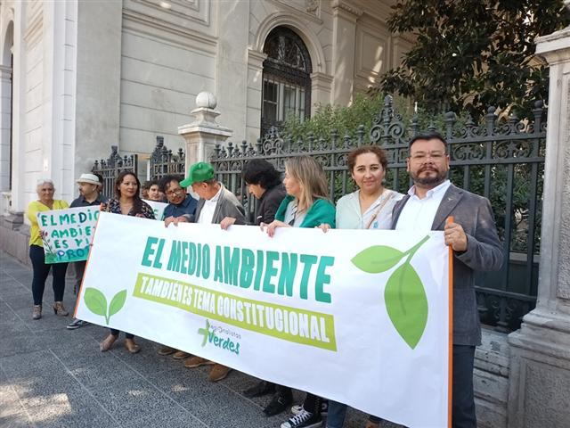 piden-mas-visibilidad-del-tema-medioambiental-en-constitucion-chilena