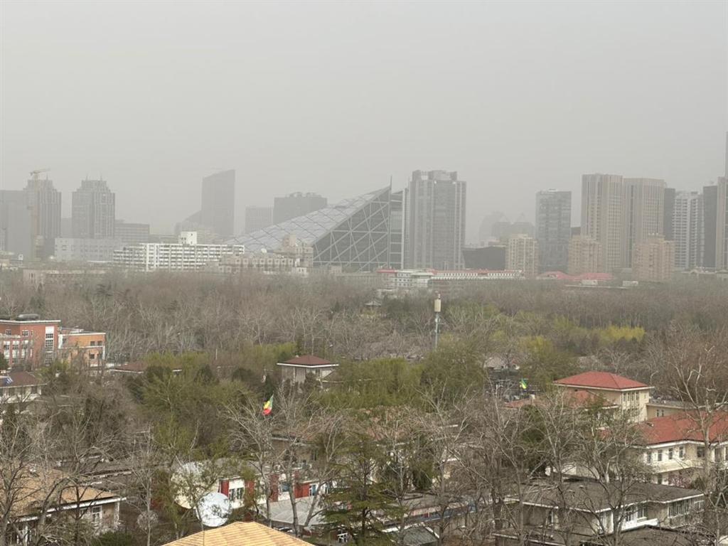 norte-chino-bajo-fuerte-tormenta-de-arena-y-contaminacion