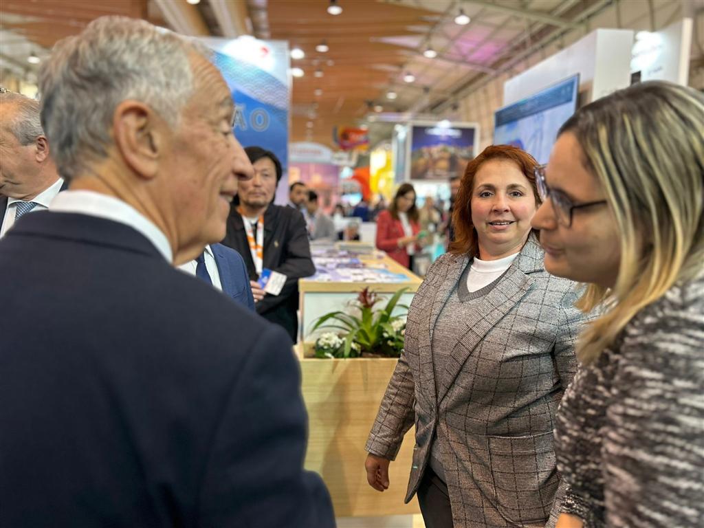  presidente-portugues-visita-stand-cubano-en-feria-turistica