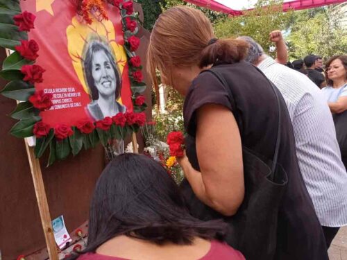 rinden-homenaje-en-chile-a-lider-comunista-gladys-marin