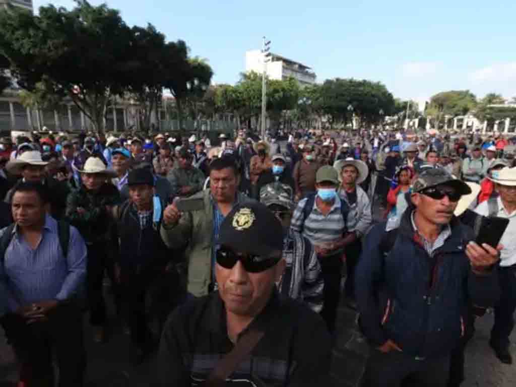 veteranos-militares-cumplen-primera-jornada-de-bloqueos-en-guatemala