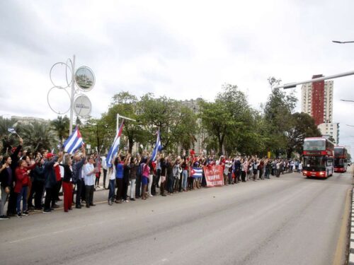 multitud-calle-peloteros