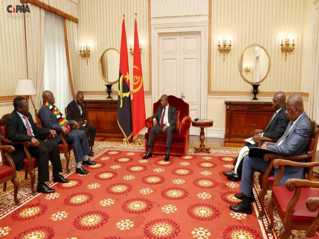 presidente-angola-y-diplomaticos-zimbabwe