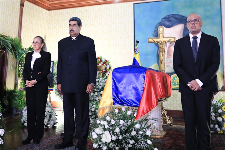 presidente-de-venezuela-exalto-integridad-de-tibisay-lucena