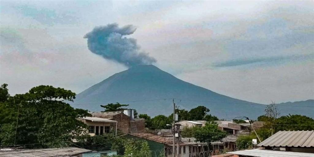 region-de-el-salvador-en-alerta-por-volcan