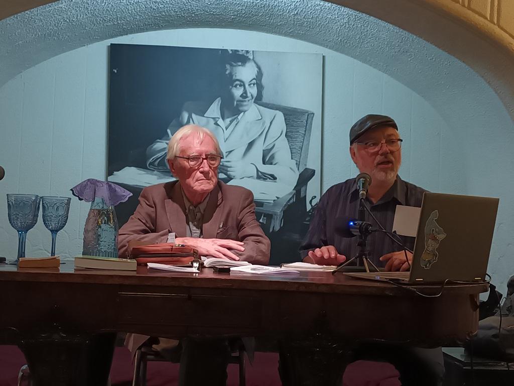 peruano-hector-bejar-diserta-en-chile-sobre-poesia-de-javier-heraud