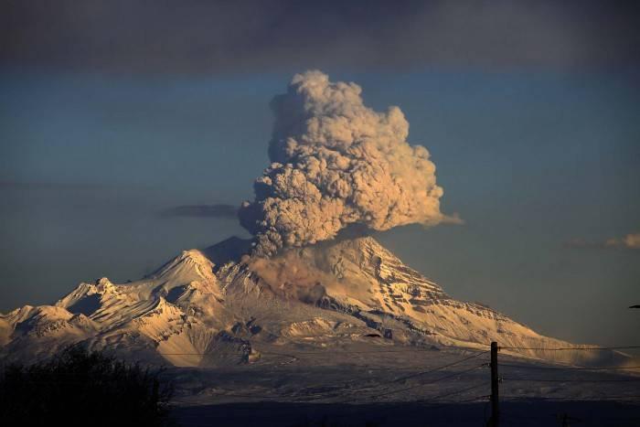 reportan-erupcion-del-volcan-shiveluch-en-kamchatka-rusia