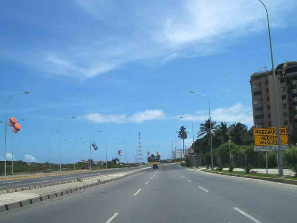 la-guaira-acondiciona-y-engalana-carreteras-para-el-ciclismo-de-ruta