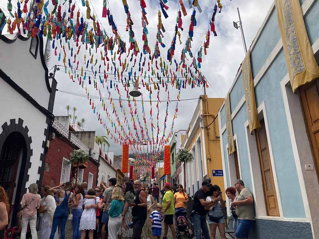 calle-festejos-colores