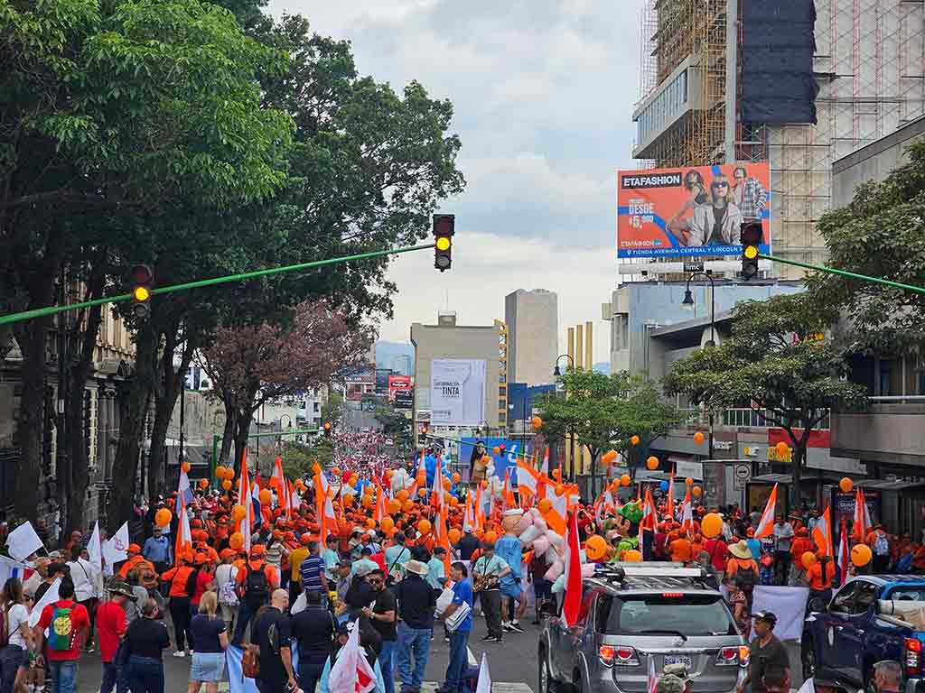 marcharon-costa-rica-contra-leyes-antiobreras-y-defensa-seguro-social