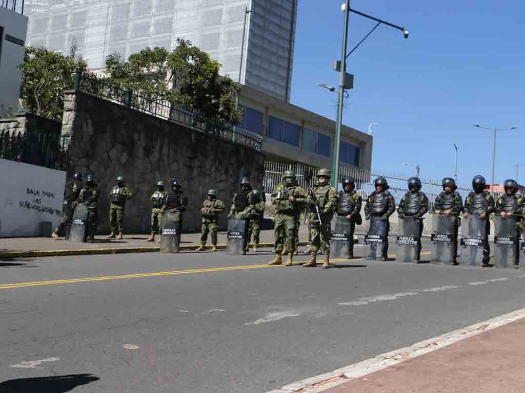 gobierno-de-peru-avala-cierre-de-parlamento-de-ecuador