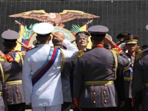 lasso-encabezo-ceremonia-militar-por-dia-de-la-patria-en-ecuador