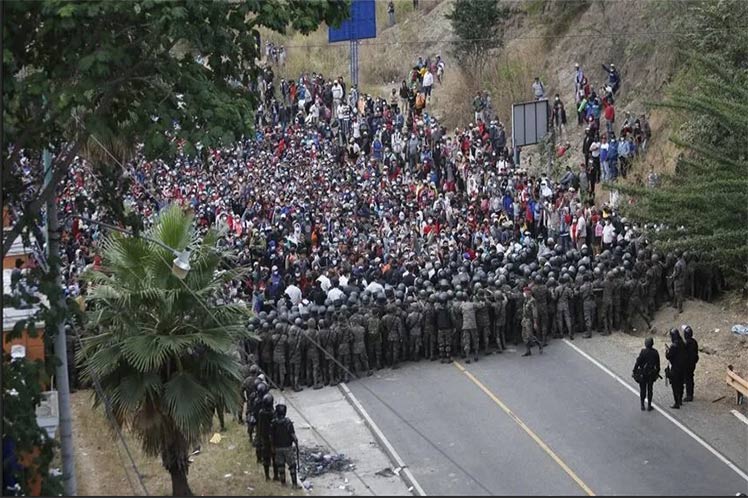 migrantes-policias