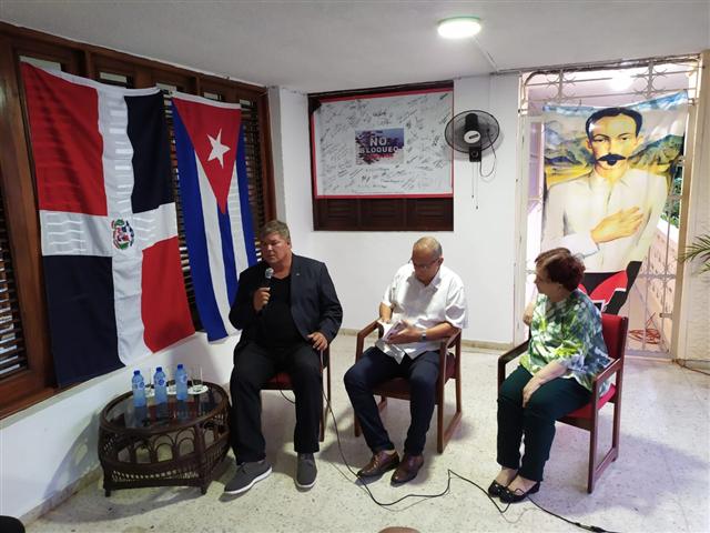  de-solidaridad-y-valor-se-hablo-con-heroes-de-cuba-en-dominicana