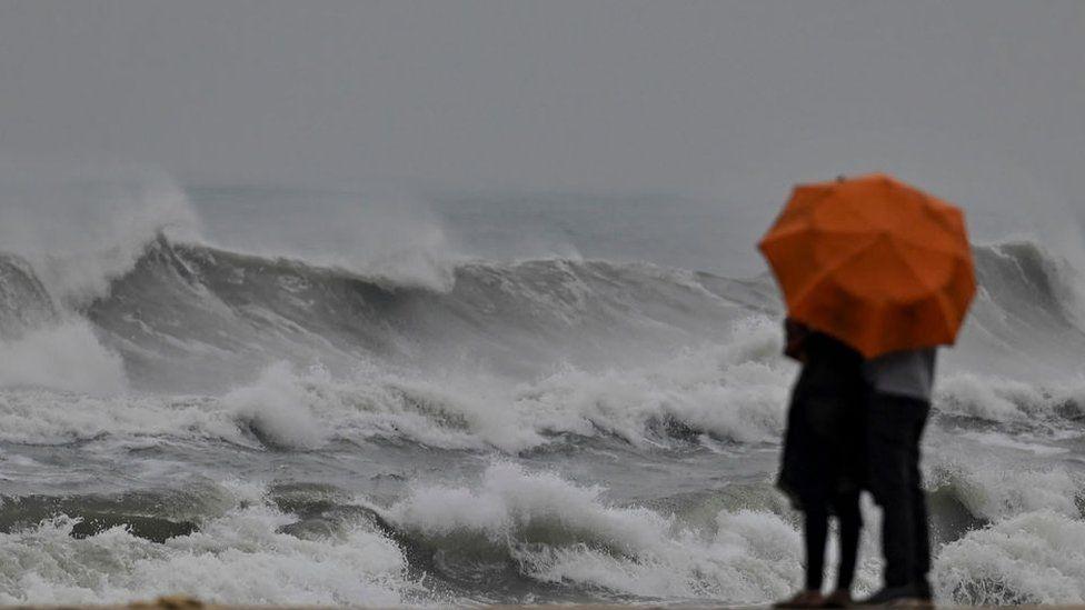 clima-degradado-en-mumbai-india-por-cercania-de-poderoso-ciclon