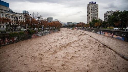 tres-mil-personas-aisladas-por-lluvias-e-inundaciones-en-chile