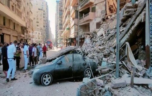 una-decena-de-fallecidos-por-derrumbe-de-edificio-en-egipto