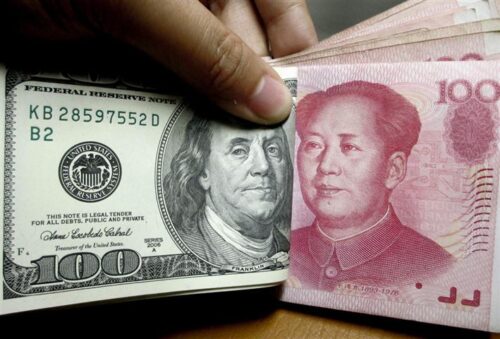 yuan-chino-cae-a-nivel-mas-bajo-frente-al-dolar